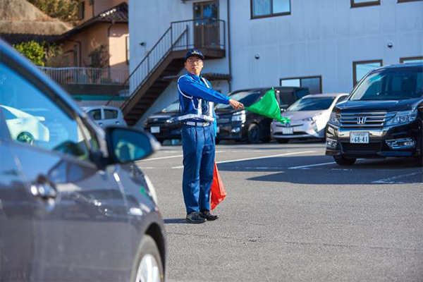 交通誘導警備（駐車場警備）